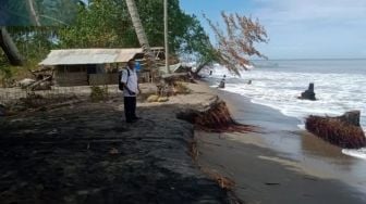700 Unit Rumah Sepanjang Pantai Tiku Agam Terancam Abrasi