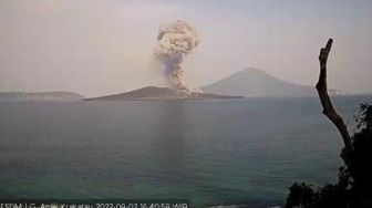 Warga Dilarang Mendekat Dalam Radius 5 Kilometer, Gunung Anak Krakatau Meletus 3 Kali