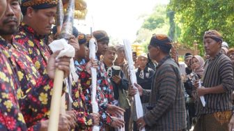 Total 9 Pusaka Ki Andong Sari Dikirab Warga Ledok