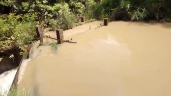 Warga Takut Konsumsi Air Sungai Jabung, Minta Sungai Diambil Sampel Ulang