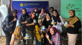 Dosen Manajemen UPNVJT Gelar Pengabdian Masyarakat di Kampung Kue Surabaya