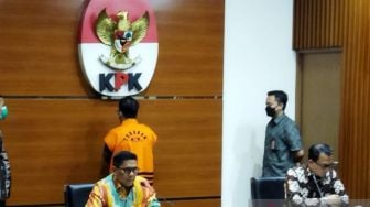 Wakil Ketua DPRD Tulungagung Adib Makarim Dijebloskan Tahanan KPK