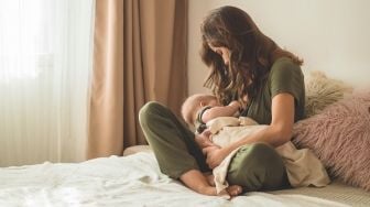 Tips Menyusui Buat Mama Baru Biar Kalori Dedek Bayi Tercukupi