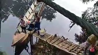 Viral, Video Warga Saring Tumpahan Minyak dari Pipa Bocor di Cilacap, Begini Penjelasan Pertamina