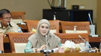 Pantas Terpilih Lagi, Mulan Jameela Pernah Bikin Heboh Rapat DPR RI Gegara 2 Hal Ini