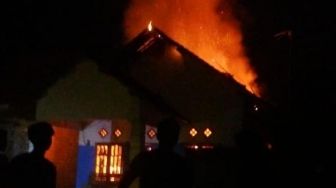 Ibu Rumah Tangga Membakar Rumahnya Sendiri di Lampung Timur, Diduga Ini Penyebabnya