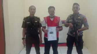 Kejari Pohuwato Terima Tersangka dan Babuk Kasus Tambang Emas Ilegal