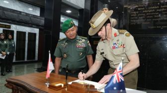 Kasad Dudung Terima Kunjungan Kehormatan Kasad Australia Simon Stuart