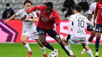 Teken Kontrak Lima Tahun, Amadou Onana Resmi Berseragam Everton