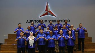 14 DPC Demokrat di Sumbar Resmi Terima SK Pengurus, Mulyadi: Bergerak dan Kolaborasi dengan Masyarakat, AHY Capres!