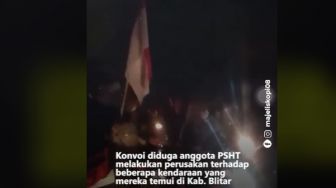 Konvoi Diduga Anggota PSHT Anarkis di Blitar, Mobil Dirusak