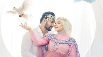 9 Potret Maternity Shoot Irish Bella dan Ammar Zoni, Usung Konsep Putri dari Kayangan