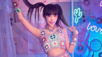 Choi Yena Rilis Album SMARTPHONE dan Tunjukkan Peningkatan dalam Musiknya