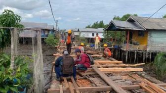 Dinas PUTR Terus Gesa Perbaikan 'Jalan Sakaratul Maut' di Indragiri Hilir
