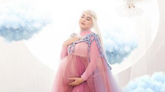 Cantik Menawan, 5 Potret Maternity Shoot Irish Bella di Usia Kehamilan 7 Bulan