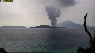 Gunung Anak Krakatau Erupsi, Abu Vulkanik Menyembur Setinggi 1.500 Meter