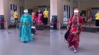 Citayam Fashion Week Lewat! Emak-emak Jemaah Umroh Bugis Ini Berpakaian Nyentrik Bak Model Sepulang dari Tanah Suci