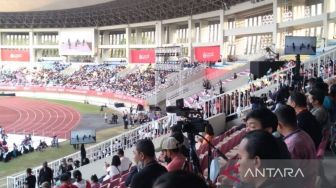 Antusiasme Penonton Sambut Closing Ceremony ASEAN Para Games 2022 di Stadion Manahan