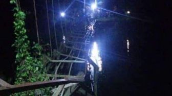 Sungai Cicurug Sukabumi Meluap, Jembatan Penghubung Desa di Tegalbuleud Putus, Petani dan Pelajar Terdampak