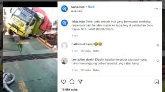 Truk Sembako Terperosok saat Masuk Kapal Feri, Warganet Ramai Kasihan sama Sopirnya