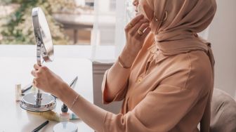 Cara Menghilangkan Noda Kosmetik pada Hijab