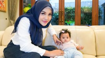 Tak Mau Sekolahkan Baby Ameena di Indonesia, Ternyata Ini Alasan Aurel Hermansyah