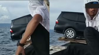 Video Viral Kapal Nelayan Angkut Mobil, Tidak Jatuh Meskipun Terombang-ambing Ombak, Publik: Kok Bisa?