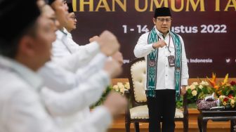 Ketua Umum Partai Kebangkitan Bangsa (PKB) Muhaimin Iskandar saat Pendaftaran Partai Politik Calon Peserta Pemilu tahun 2024 di Kantor KPU, Jakarta Pusat, Senin (8/8/2022). [Suara.com/Alfian Winanto]