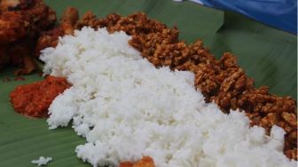 Sengaja untuk Bersedekah, Makan dan Minum di Warung Ini Cuma Harus Bayar Rp5.000