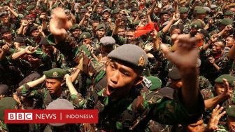 DPR Tolak Usul Luhut soal Perwira TNI Bisa Jadi Pejabat di Kementerian