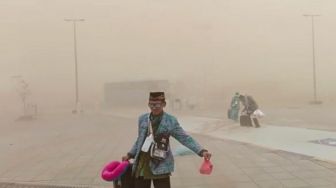 Kesaksian Jemaah Haji Indonesia Saat Diterjang Badai Pasir: Langit Gelap