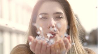 4 Kualitas Wanita Berhati Lembut yang Jadi Idaman Pria