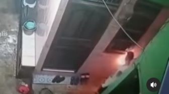 Balas Dendam usai Istrinya Ribut Mulut, Pria Lansia Bakar Rumah Tetangga