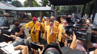 Daftar Pemilu 2024 dengan Diiringi Budaya Betawi, Osman Sapta Odang Pimpin Langsung Partai Hanura ke KPU