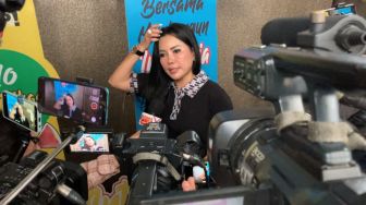 Uci Flowdea Buka Pinta Damai, Tuntut Medina Zein Kembalikan Uang Rp 1,3 Miliar