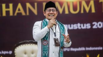 Ketua Umum Partai Kebangkitan Bangsa (PKB) Muhaimin Iskandar memberikan sambutan saat Pendaftaran Partai Politik Calon Peserta Pemilu tahun 2024 di Kantor KPU, Jakarta Pusat, Senin (8/8/2022). [Suara.com/Alfian Winanto]