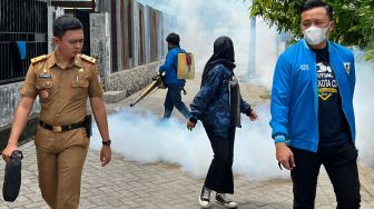 Sambut HUT RI ke 77 KNPI Makassar Lakukan Fogging