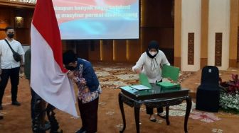 Ikrar Setia ke NKRI, 15 Anggota Jamaah Islamiyah Lepas Baiat dan Cium Bendera Merah Putih