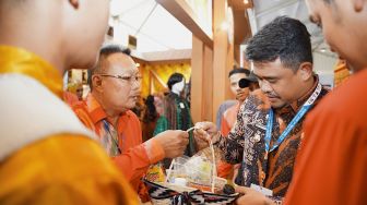 Bobby Nasution Borong Produk UMKM di Ajang Indonesia City Expo Apeksi Padang