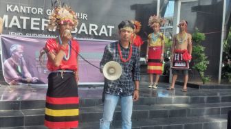 UU Provinsi Sumbar Lukai Hati Masyarakat Adat Mentawai, Warga Demonstrasi di Kantor Gubernur