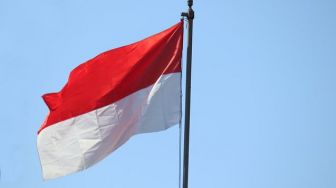 Kenang Jasa Para Pahlawan di Peristiwa G-30-S/PKI, KJRI Malaysia Naikkan Bendera Setengah Tiang