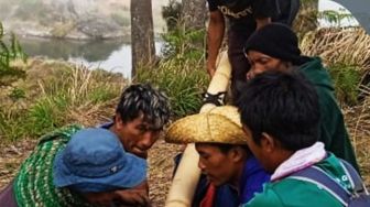 Wisatawan Asal China Terpeleset Saat Mendaki Gunung Rinjani, Evakuasi Libatkan 10 Porter dan 2 Tenaga Medis