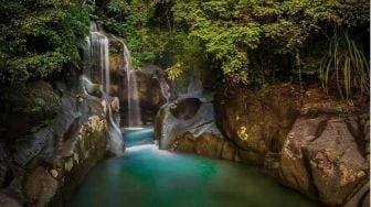 Hiking Seru Sambil Mencari Hiden Gem di Pariaman, Air Terjun Nyarai