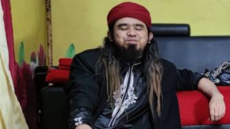 Gus Samsudin Bikin Ulah Lagi, Pamer Tongkatnya Tak Bisa Diangkat Orang Dewasa