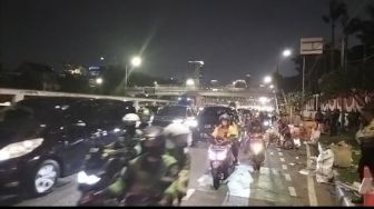 Massa Buruh di Depan DPR RI Bubar Tertib, Jalan Gatot Subroto Kembali Bisa Dilewati Kendaraan