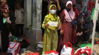 Pedagang di Sungai Duri Bengkayang Penuh Haru Sambut Kedatangan Presiden Jokowi: Untung Betul Saya Disalami