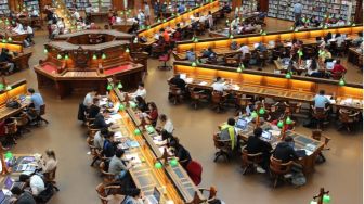 6 Tips Bekerja di Perpustakaan Umum agar Tidak Mengganggu Banyak Orang
