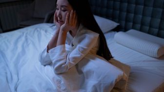 5 Cara Perbaiki Pola Tidur yang Berantakan, Segera Atasi Insomniamu!