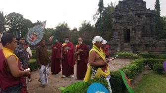 Umat Buddha Gelar Puja Bakti di Candi Ngawen, Diusulkan Masuk Prosesi Waisak 2023