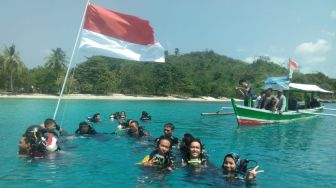 50 Orang akan Ikuti Upacara Pengibaran Bendera Merah Putih di Bawah Laut Teluk Lampung